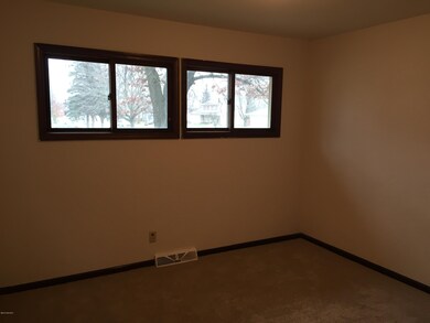 525 Hunt St, Lowell, MI 49331 - photo 2