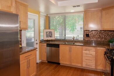 25 DQ kitchen w patio door Nicky