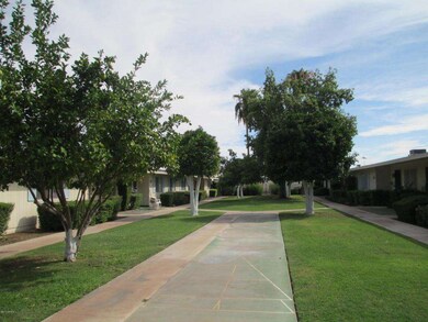 10931 W Santa fe Dr, Sun City, AZ 85351 - photo 4