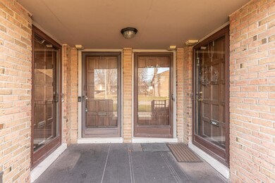 18025 University Park Dr unit 51, Livonia, MI 48152 - photo 3
