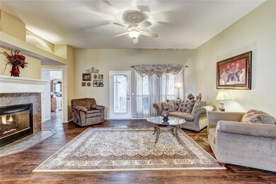 Serene and Beautiful. Lots of natural light! Hands
