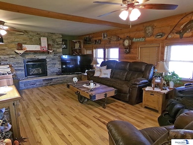 423 Grove St, Beatrice, NE 68310 - photo 4