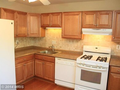 2417 Alsop Ct, Reston, VA 20191 - photo 2