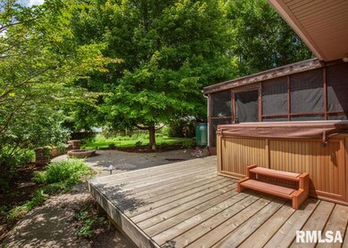 1723 W 37th St, Davenport, IA 52806 - photo 4