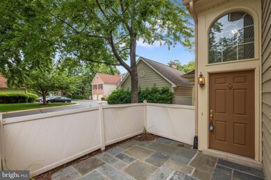 10809 Luxberry Dr, Rockville, MD 20852 - photo 2