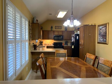 EAT-IN KITCHEN