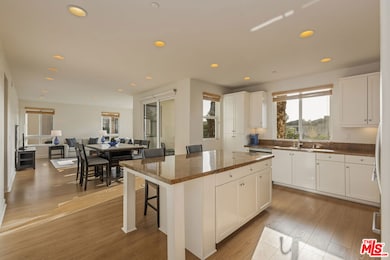 12887 W Runway Rd unit 3, Los Angeles, CA 90094 - photo 4