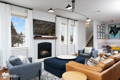05-Living Room_MAX2634