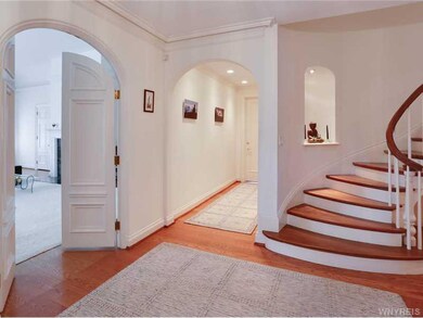 Foyer.
