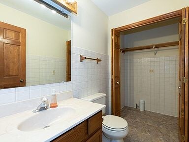 3400 Meadow Crest Cir, Gurnee, IL 60031 - photo 7