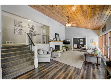 3-web-or-mls-Living Room
