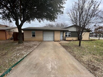 800 Russell Ln, Bedford, TX 76022 - photo 3