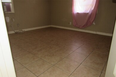 7633 W Knoll St, Houston, TX 77028 - photo 5