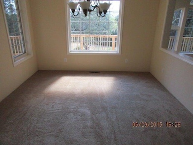 567 Hixson Dr, Grants Pass, OR 97526 - photo 5