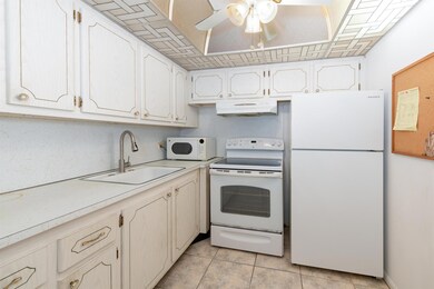 221 Windsor J unit 221, West Palm Beach, FL 33417 - photo 6