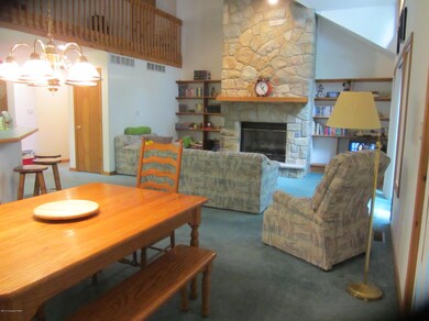 Living Room/Dining Area