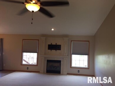 1646 W 67th St, Davenport, IA 52806 - photo 2