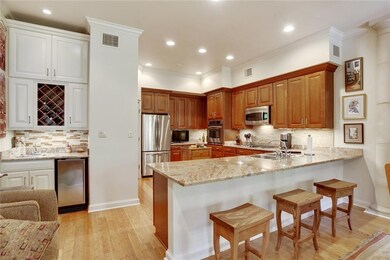 Wet bar with ice maker! Plenty counter seating for