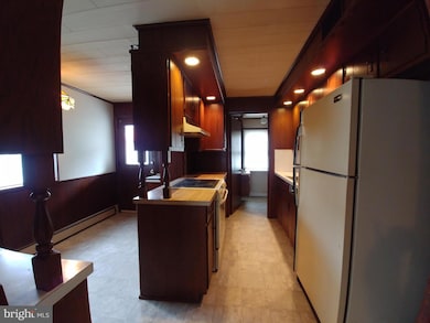 305 S 4th St, Hamburg, PA 19526 - photo 5