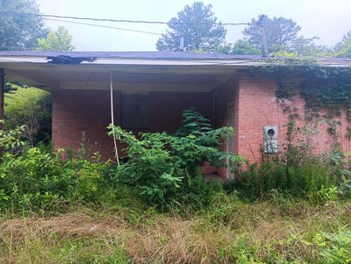 21 Queen Cir, Kingstree, SC 29556 - photo 2