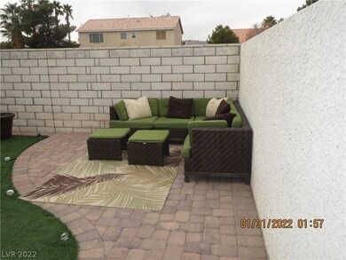 BACKYARD PATIO FURNITURE