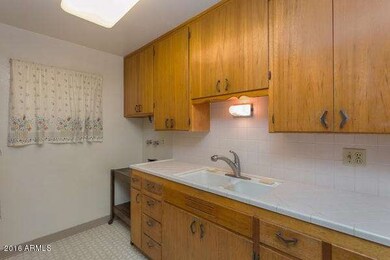 210_S_Briar_Cir_05