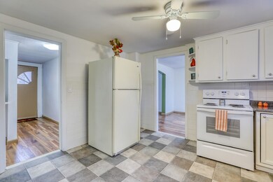 40 Truman Cir, Springfield, MA 01109 - photo 4