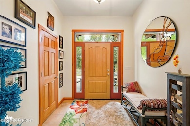 Entry w/Sitting Area