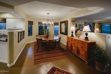 Dining Area (2)
