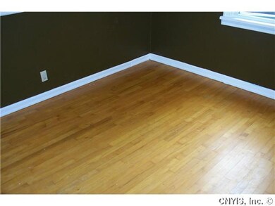 Dining Room Nice wood floors!