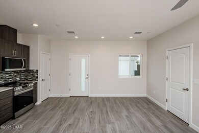 2080SwansonAve_07