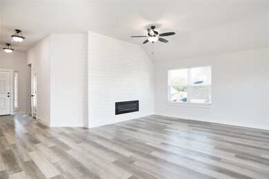 3105 Bent Trail Ct, Burleson, TX 76028 - photo 7