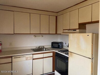 25 Laurel Place B