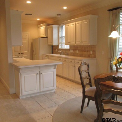 1920 1920 Hollyglen, Tyler, TX 75703 - photo 5