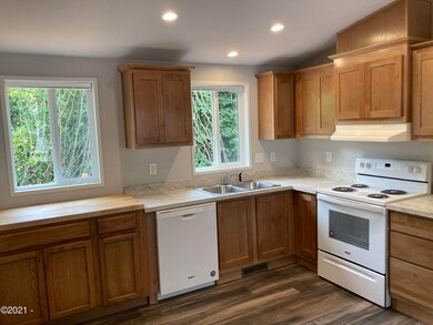707 SE Neptune Ave, Lincoln City, OR 97367 - photo 5