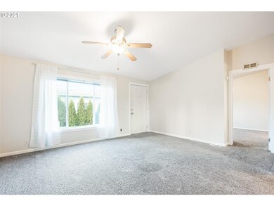 300 S Everest Rd unit 30, Newberg, OR 97132 - photo 5