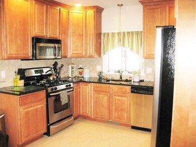 15 Banks St unit 2, Waltham, MA 02451 - photo 3