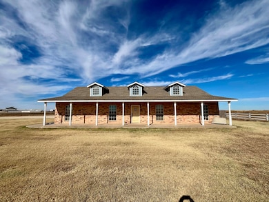 1492 Co Rd 135, Plainview, TX 79072 - photo 2