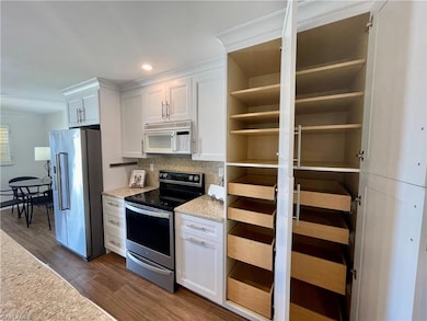 1051 3rd St S unit 302, Naples, FL 34102 - photo 5