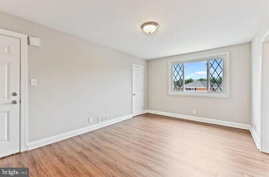 3911 Mountwood Rd unit UPPER LEVEL, Baltimore, MD 21229 - photo 5
