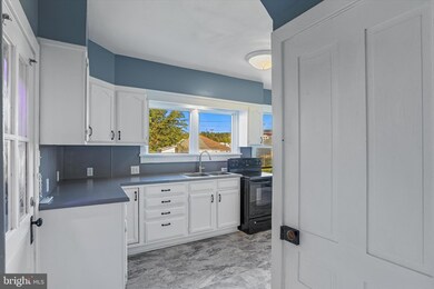 347 E Derry Rd, Hershey, PA 17033 - photo 6