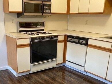 64 Tennis Plaza Rd unit 17, Dracut, MA 01826 - photo 3