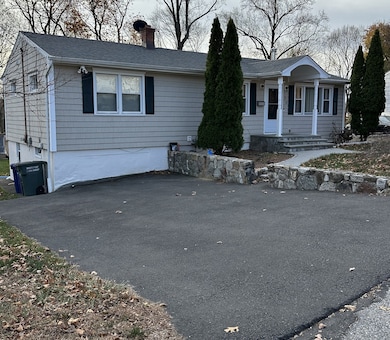 90 Sequoia Rd, Bridgeport, CT 06606 - photo 3