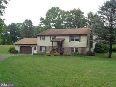 24 Barn Dr, New Bloomfield, PA 17068 - photo 2