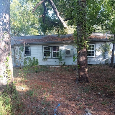 6414 Mohawk St, Houston, TX 77016 - photo 2