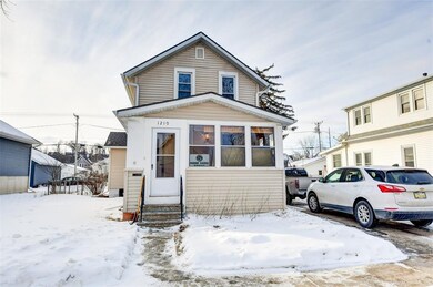 1210 10th St NW, Cedar Rapids, IA 52405 - photo 2