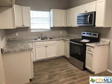 630 E Pine St, Seguin, TX 78155 - photo 7