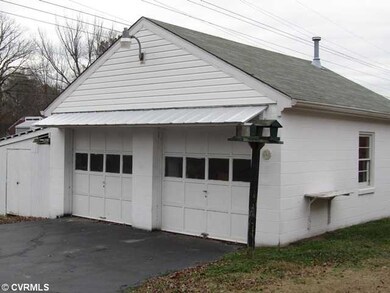 Parking Lot/Garage - 2+ Car Garage w/Oil Furnace f
