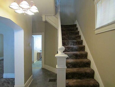 Entry/Foyer.