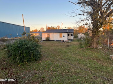 464 Peach St, Selmer, TN 38375 - photo 2